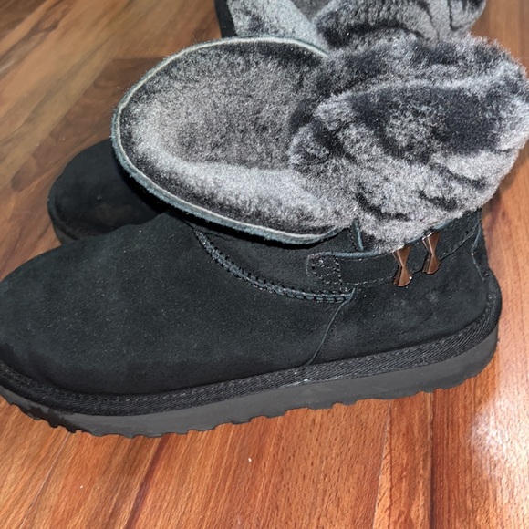 Worned Uggs - Picture 4 of 13